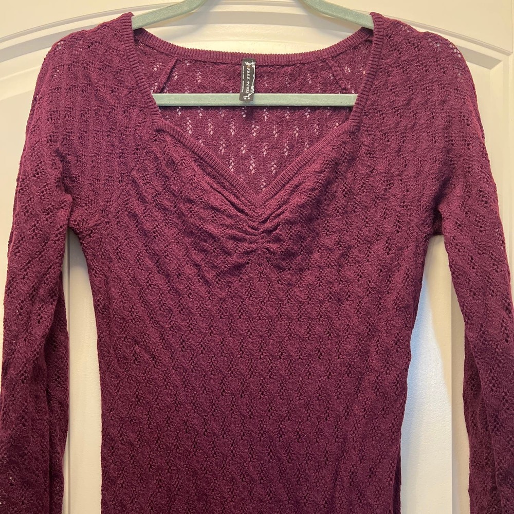 Free People Women’s Long Sleeve V-Neck Pullover Soft Sweater Dress Size M Purple - Picture 3 of 5